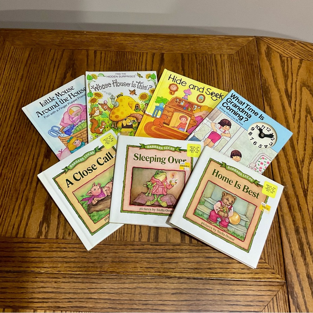7 Colorful Children's Storybooks 📚Mouse finger puppet, tell time/clock ⏰
